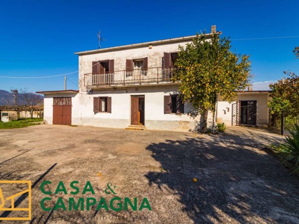 casa indipendente in vendita a Vairano Patenora