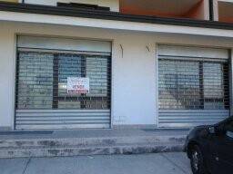 negozio in vendita a Vairano Patenora in zona Vairano Scalo