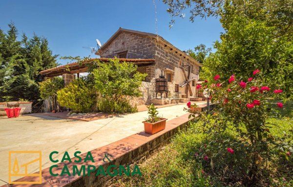 casa indipendente in vendita a Vairano Patenora