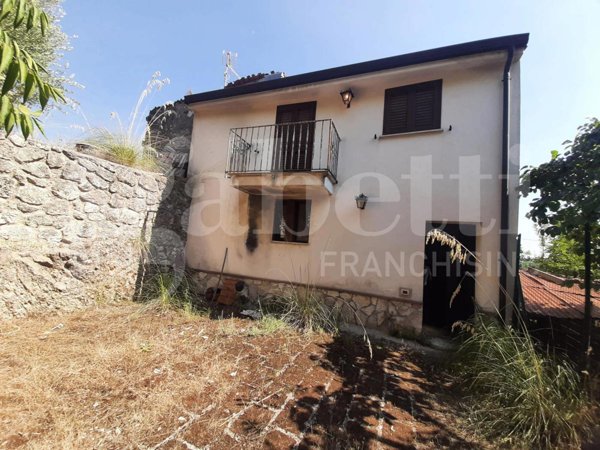 casa indipendente in vendita a Vairano Patenora in zona Marzanello