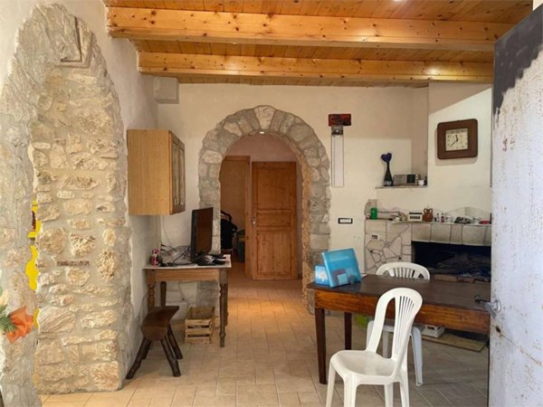 casa indipendente in vendita a Vairano Patenora in zona Marzanello