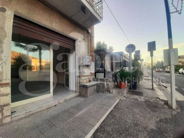 negozio in vendita a Vairano Patenora in zona Marzanello