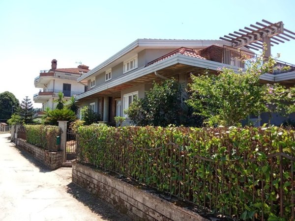 casa indipendente in vendita a Vairano Patenora