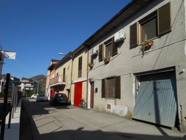 casa indipendente in vendita a Vairano Patenora in zona Vairano Scalo