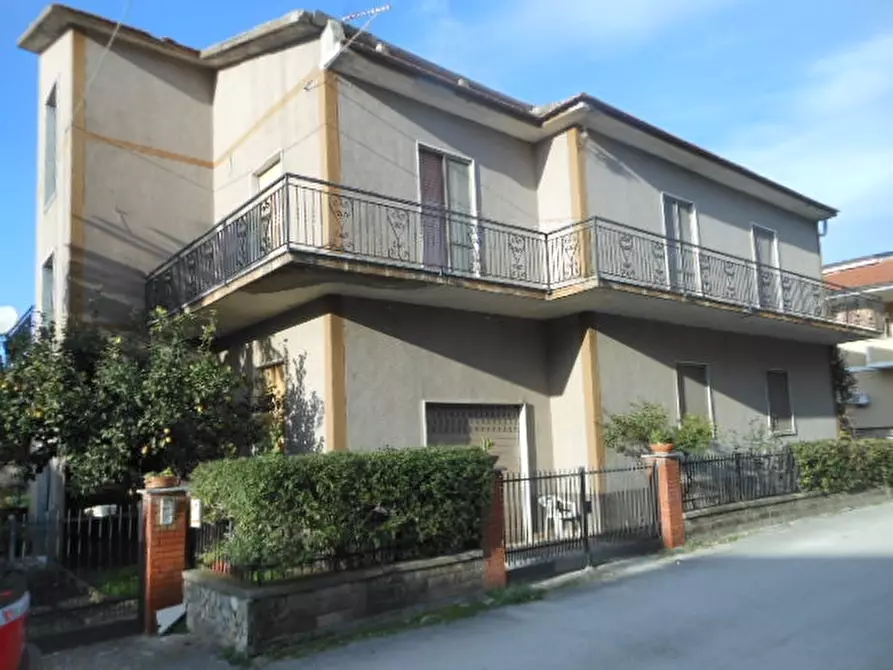 casa indipendente in vendita a Vairano Patenora in zona Vairano Scalo