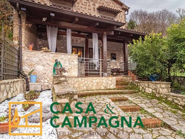 casa indipendente in vendita a Vairano Patenora