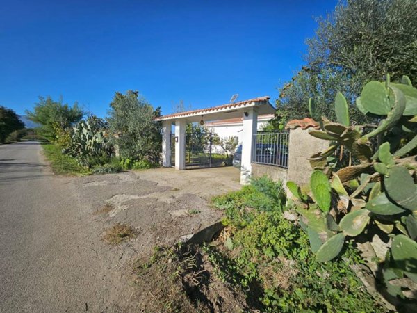 casa indipendente in vendita a Vairano Patenora in zona Vairano Scalo