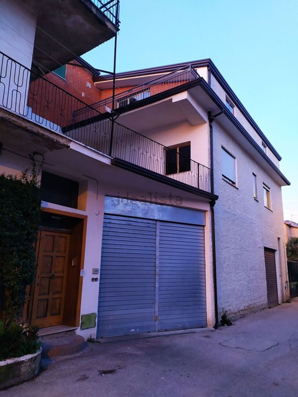 casa indipendente in vendita a Vairano Patenora in zona Vairano Scalo