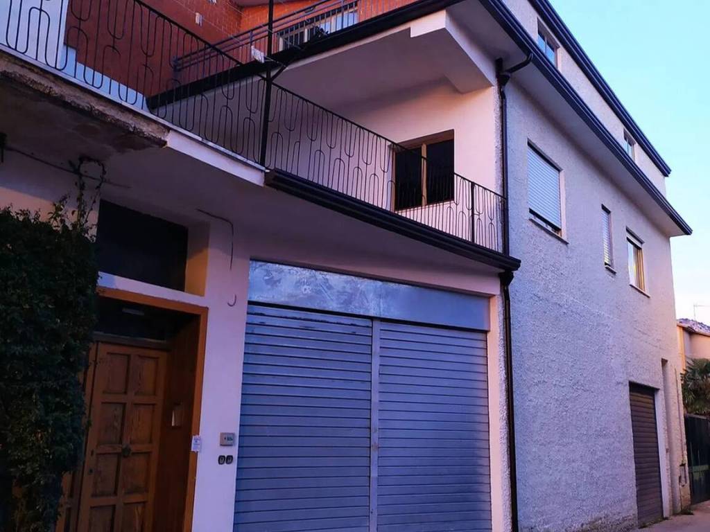 casa indipendente in vendita a Vairano Patenora in zona Vairano Scalo