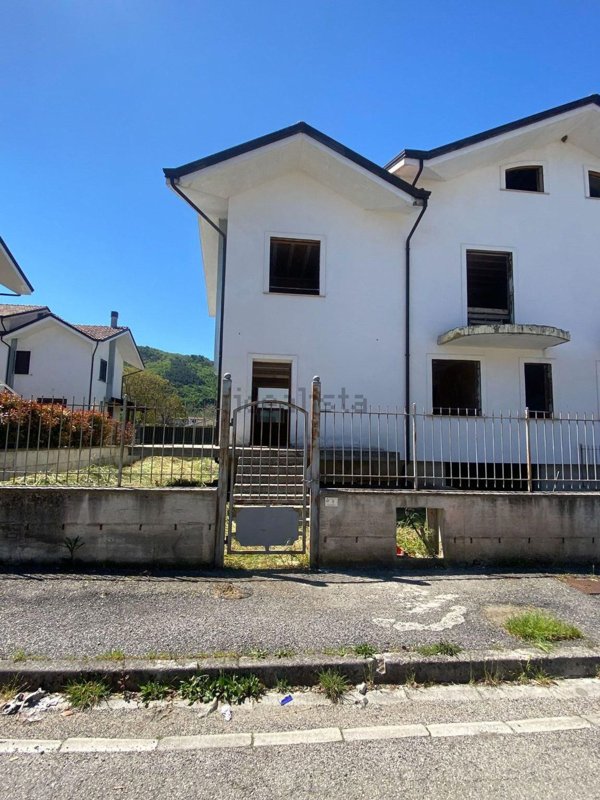 casa indipendente in vendita a Vairano Patenora