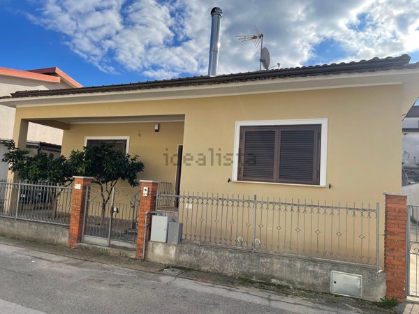 casa indipendente in vendita a Vairano Patenora