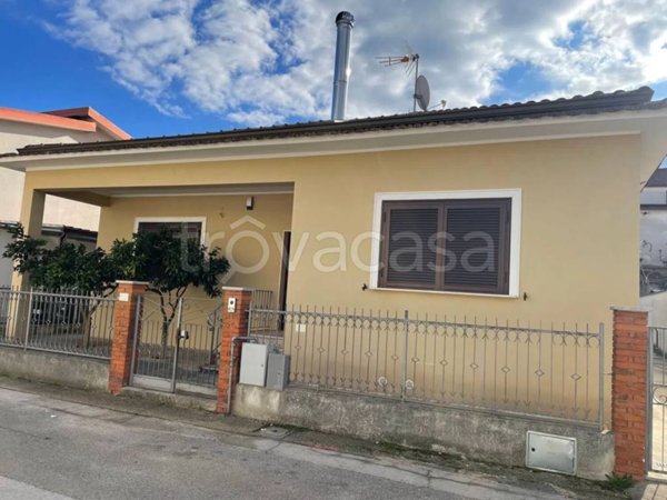 casa indipendente in vendita a Vairano Patenora