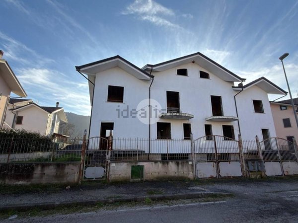 casa indipendente in vendita a Vairano Patenora