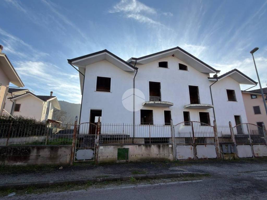 casa indipendente in vendita a Vairano Patenora