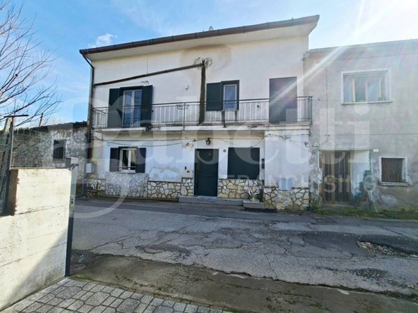 casa indipendente in vendita a Vairano Patenora