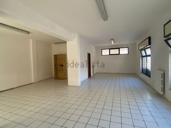 locale commerciale in vendita a Vairano Patenora