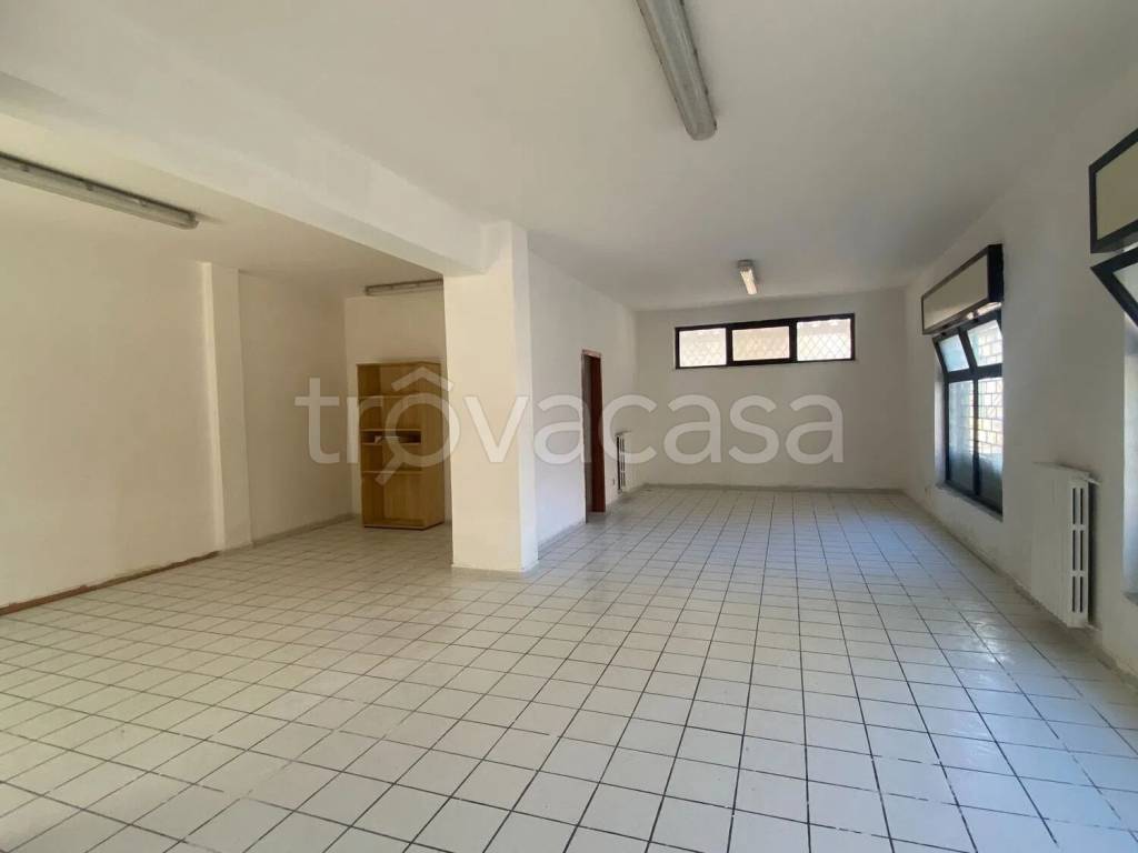 negozio in vendita a Vairano Patenora