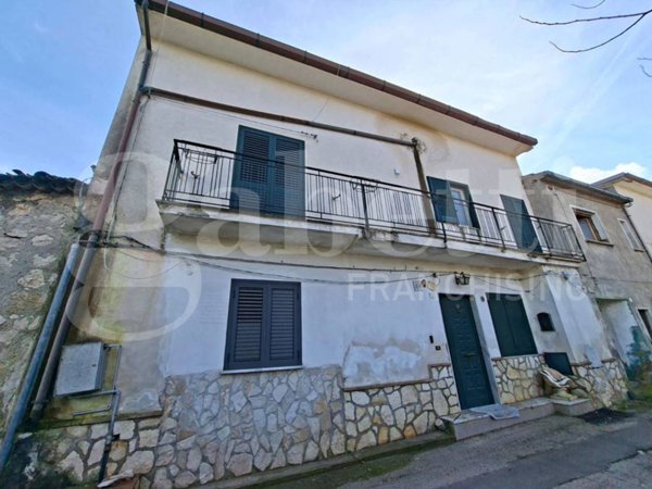 casa indipendente in vendita a Vairano Patenora
