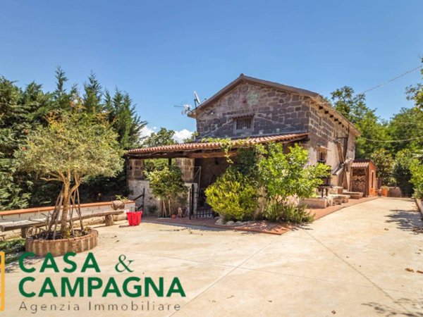 casa indipendente in vendita a Vairano Patenora