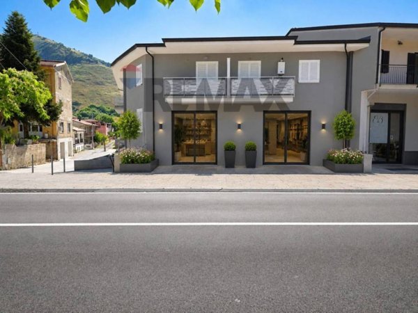 negozio in vendita a Vairano Patenora in zona Marzanello
