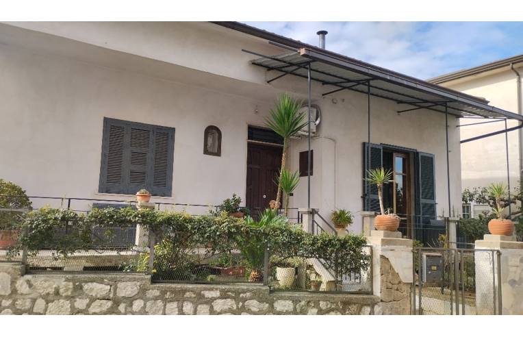 casa indipendente in vendita a Vairano Patenora