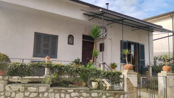 casa indipendente in vendita a Vairano Patenora