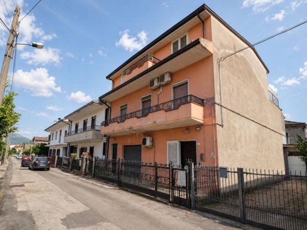 casa indipendente in vendita a Vairano Patenora