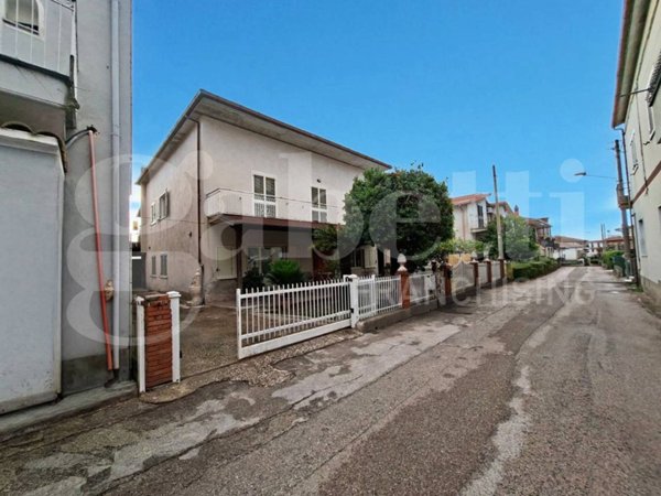 casa indipendente in vendita a Vairano Patenora
