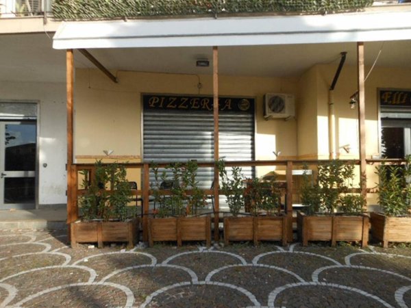 negozio in vendita a Vairano Patenora in zona Vairano Scalo
