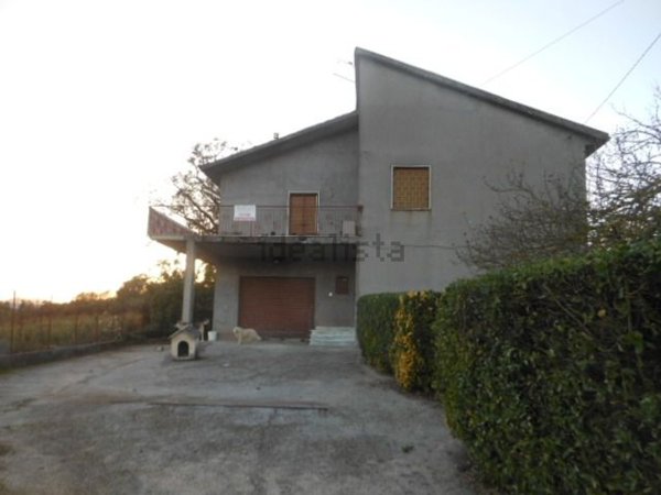 casa indipendente in vendita a Vairano Patenora in zona Vairano Scalo