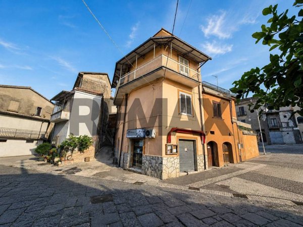casa semindipendente in vendita a Vairano Patenora