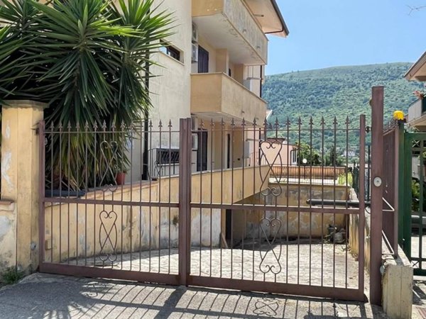 intera palazzina in vendita a Valle di Maddaloni