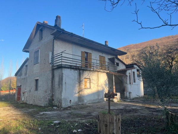casa indipendente in vendita a Valle di Maddaloni