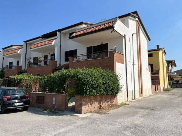 casa indipendente in vendita a Villa di Briano