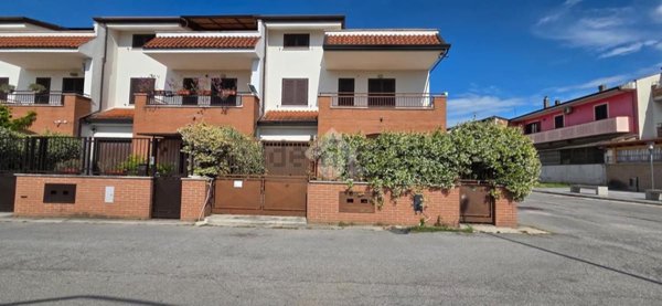 casa indipendente in vendita a Villa di Briano