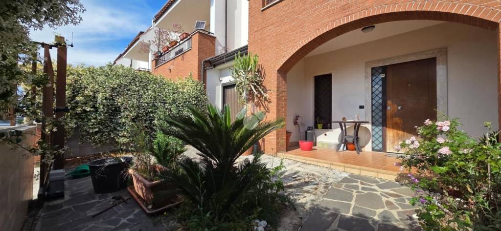 casa indipendente in vendita a Villa di Briano