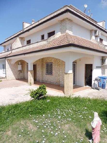 casa indipendente in vendita a Villa Literno in zona San Sossio