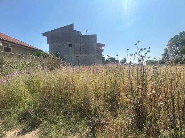 terreno edificabile in vendita a Villa Literno