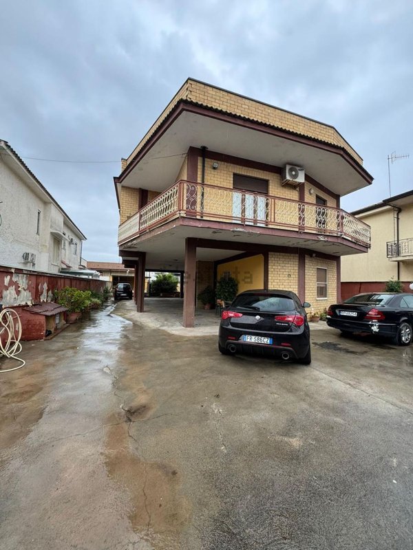 casa indipendente in vendita a Villa Literno