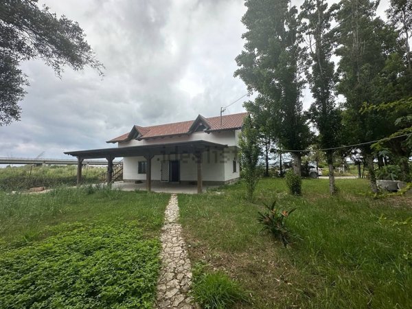 casa indipendente in vendita a Villa Literno