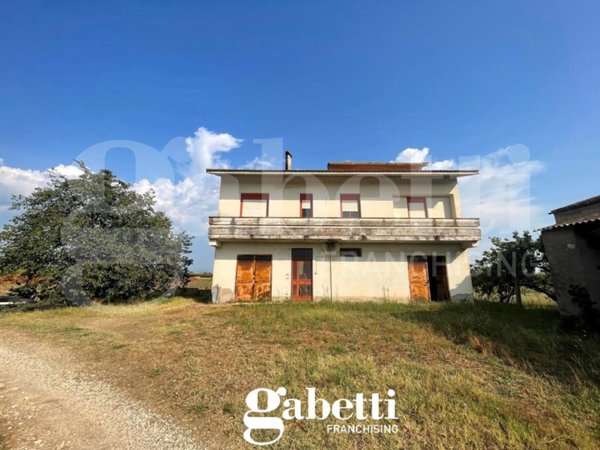 negozio in vendita a Vitulazio