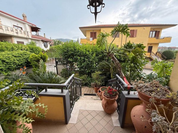 casa indipendente in vendita a Vitulazio