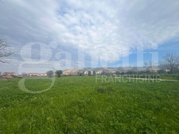 terreno edificabile in vendita a Vitulazio