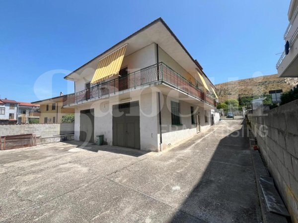 casa indipendente in vendita a Vitulazio