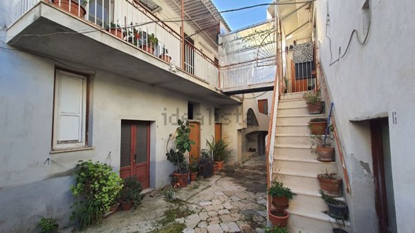 casa indipendente in vendita a Vitulazio