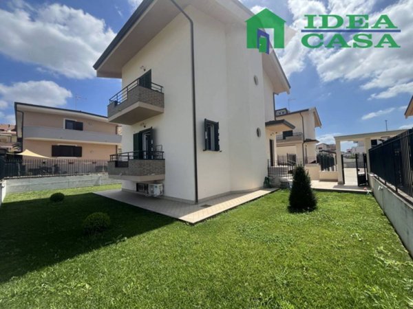 casa indipendente in vendita a Vitulazio