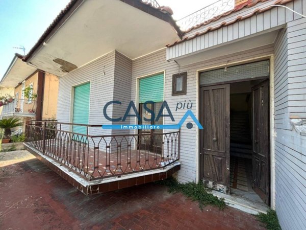 casa indipendente in vendita a Vitulazio