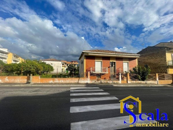 casa indipendente in vendita a Vitulazio