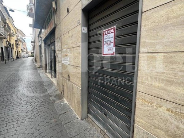 negozio in vendita a Vitulazio