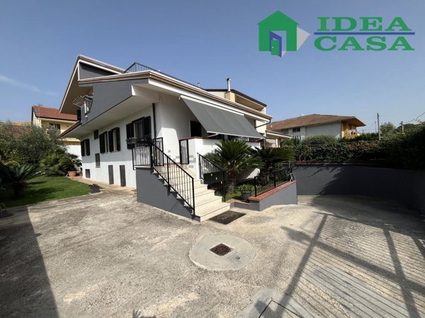 casa indipendente in vendita a Vitulazio